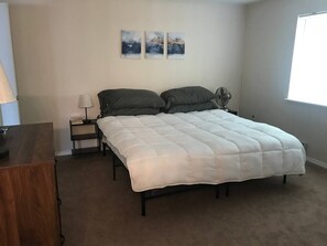 Desk, iron/ironing board, WiFi, bed sheets
