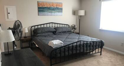 Townhouse walking distance to airport and train!