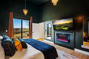 6 bedrooms, iron/ironing board, travel crib, free WiFi - Speakeasy Estate • Heated Pool + Hot Tub + Sauna • Game Room + Theater (Weaverville)