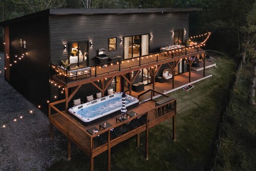 Asheville Speakeasy • Heated Pool + Hot Tub • Sauna • Game Room • Sleeps 20
