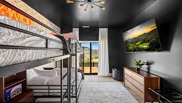 6 bedrooms, iron/ironing board, free WiFi, bed sheets