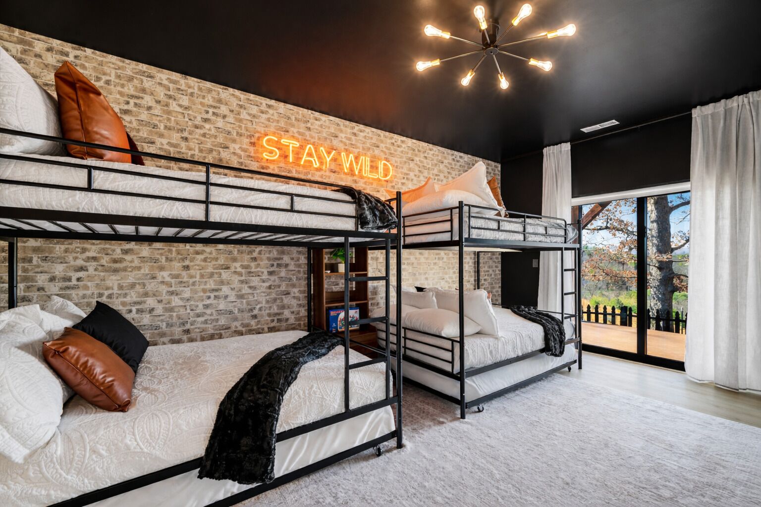6 bedrooms, iron/ironing board, travel cot, free WiFi