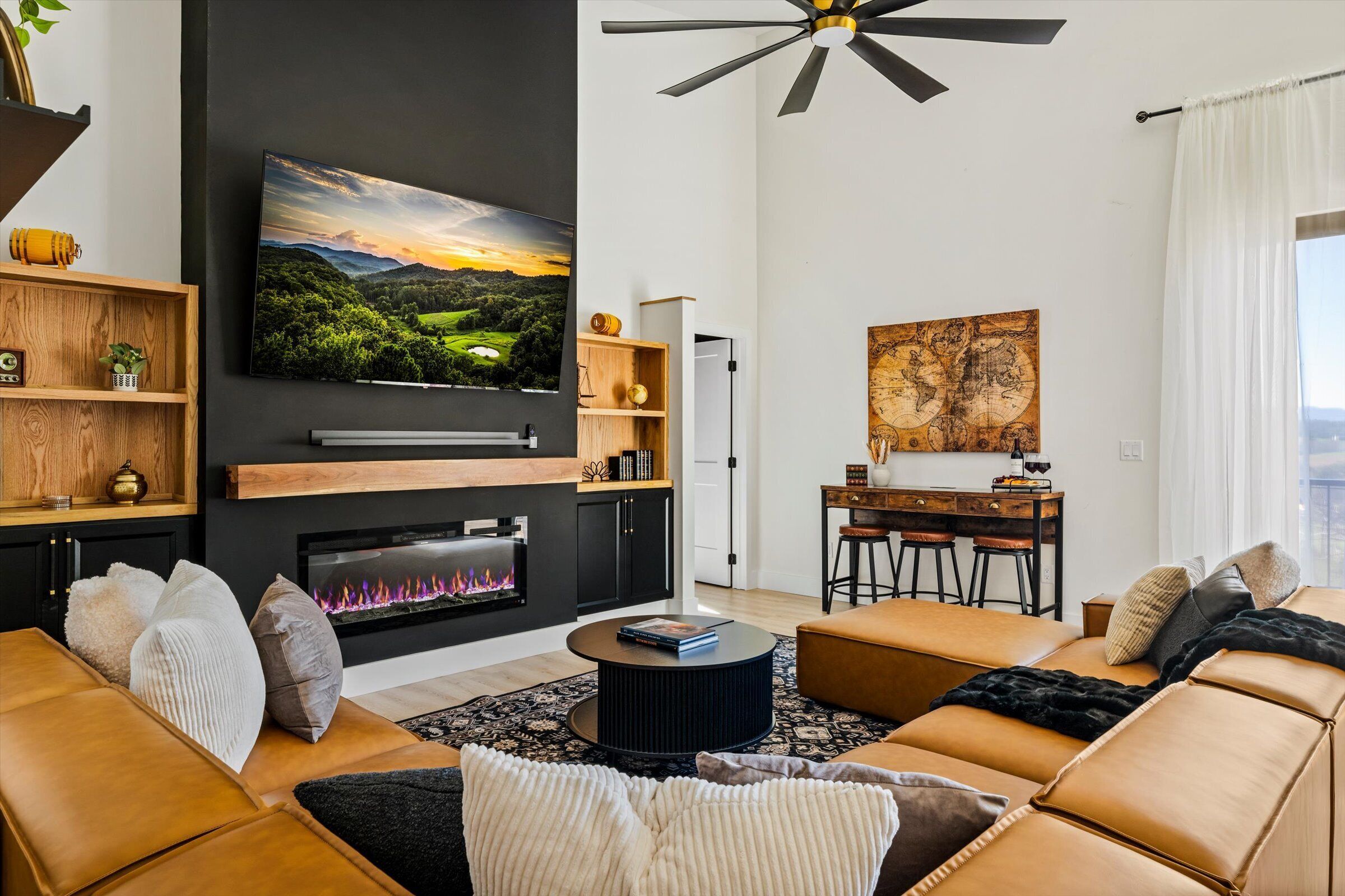 Asheville Speakeasy  Heated Pool + Hot Tub  Sauna  Sleeps 20  Game Room - 위버빌