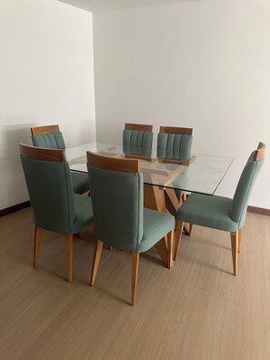 Dining - Aero Terminal. Complete apartment very close to the airport and terminal. (Cuenca)