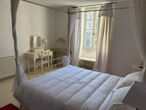 3 chambres, fer et planche à repasser, lit parapluie, Wi-Fi gratuit