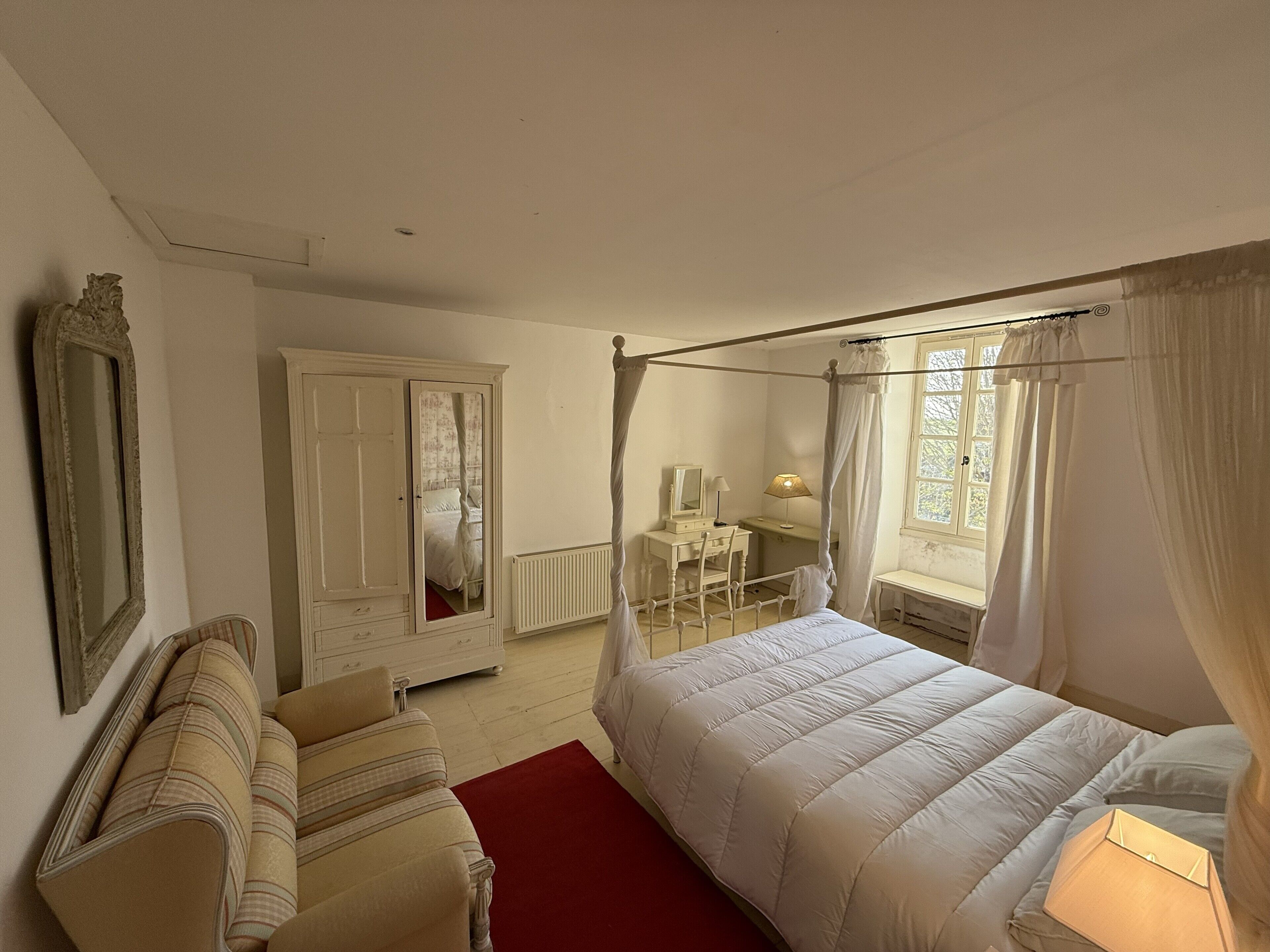 3 chambres, fer et planche à repasser, lit de bébé portatif