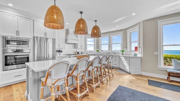 Private kitchen - Lakefront | South Beach | 6BR (South Haven)