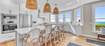 South Haven Luxury Lakefront - Panoramic Lake Views