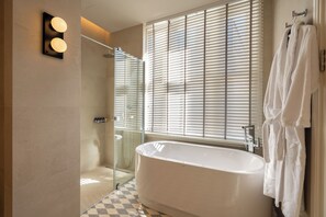 Luxury Penthouse, Partial Sea View | Bathroom | Shower, designer toiletries, hair dryer, bathrobes - The Muradiye Luxury Apartments (Istanbul)