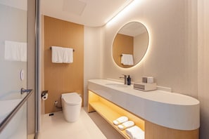 Comfort Double Room, City View | Bathroom | Shower, rainfall showerhead, free toiletries, hair dryer