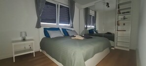 2 Schlafzimmer, Schreibtisch, Bügeleisen/Bügelbrett, kostenloses WLAN