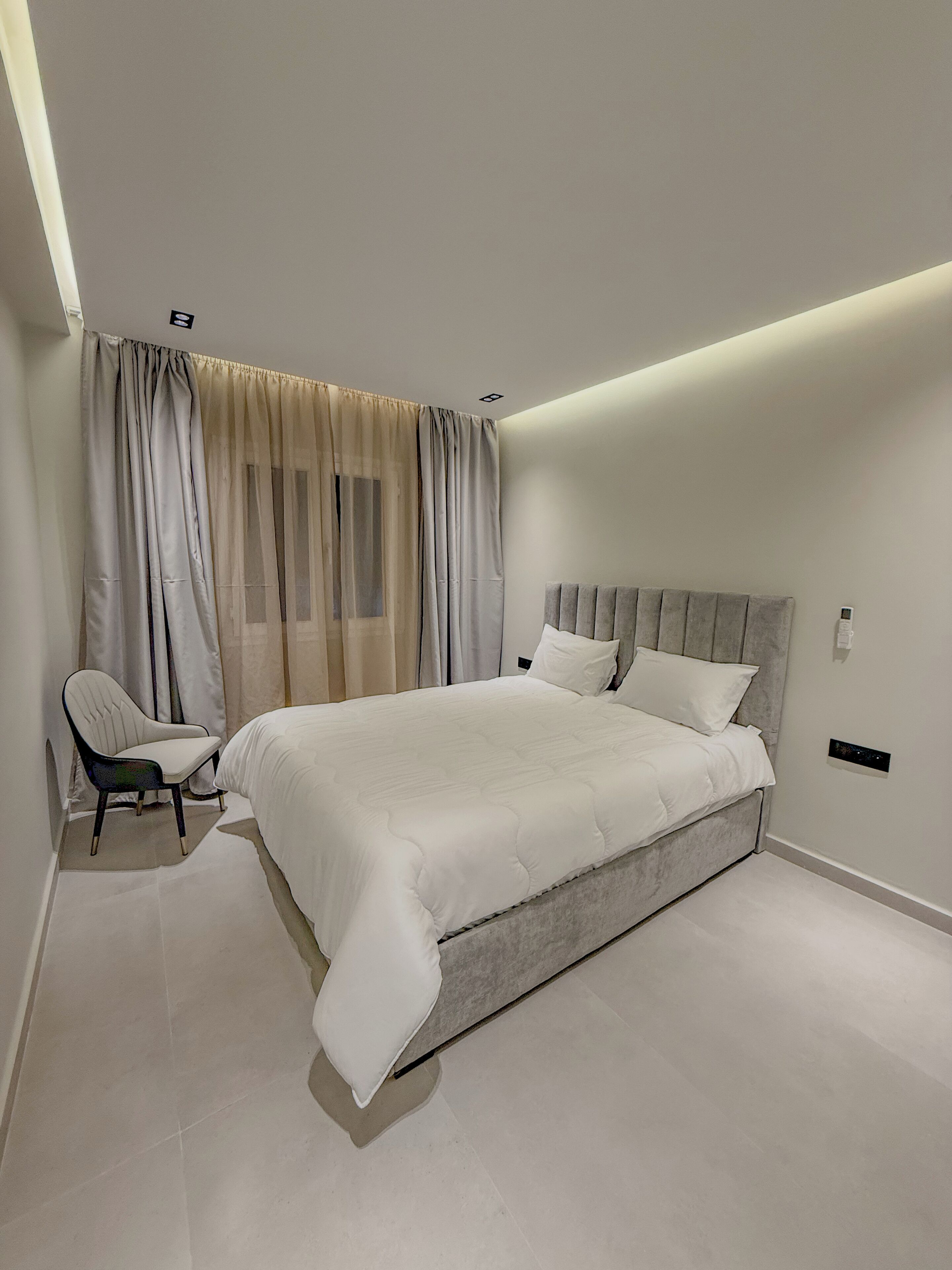 3 bedrooms, desk, iron/ironing board, travel cot