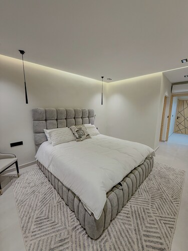 Luxury 3BR Sea View Apart Prime Location