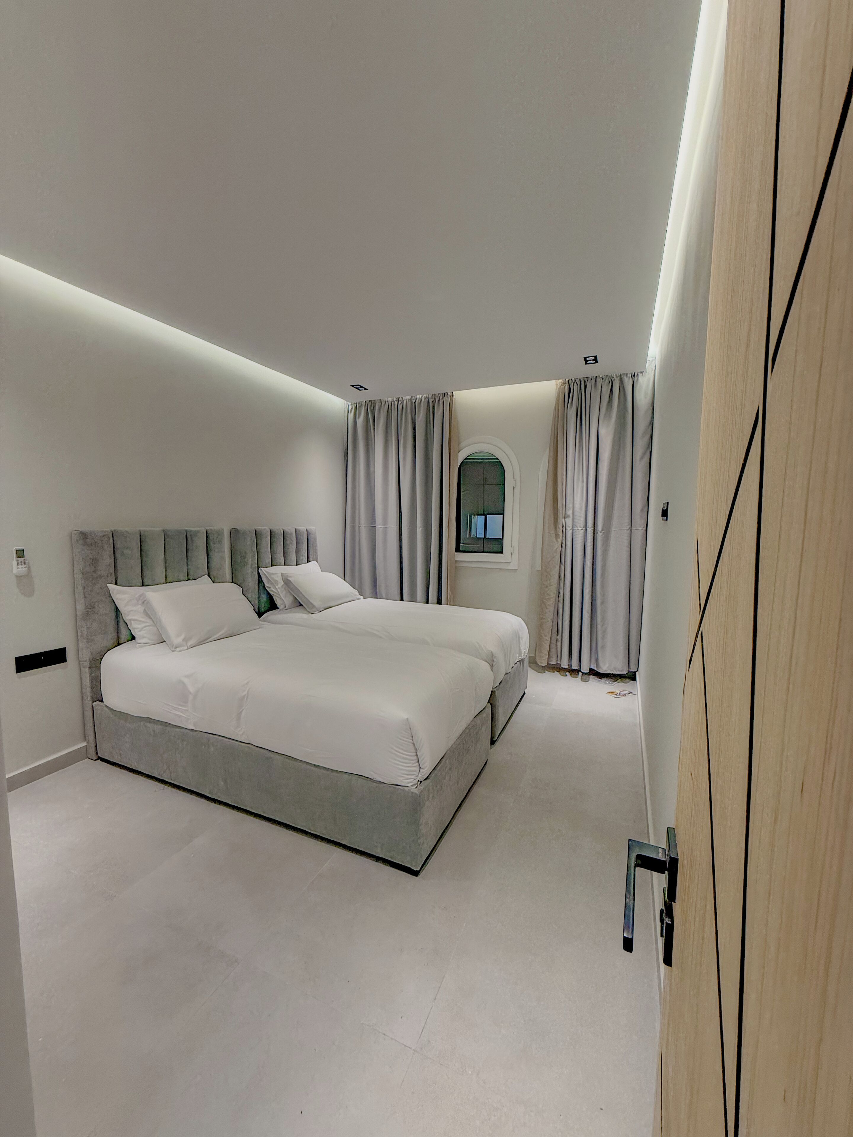 3 camere, una scrivania, ferro/asse da stiro, culla da viaggio