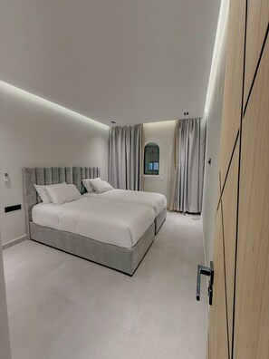 3 soveværelser, skrivebord, strygejern/strygebræt, weekendseng