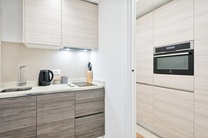 Microonde, forno, piano cottura, lavastoviglie