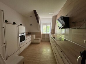 Private kitchen - Administrator's house Kammerburg / apartment Rheinberg #1 / 3ZKBB, barbecue area (Lorch)