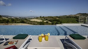 Pool - Villa Zenit 8 by Marche Holiday Villas (Pergola)