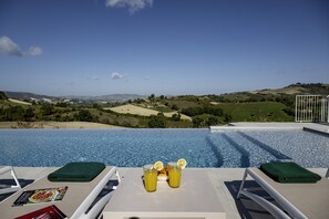 Pool - Villa Zenit 8 by Marche Holiday Villas (Pergola)