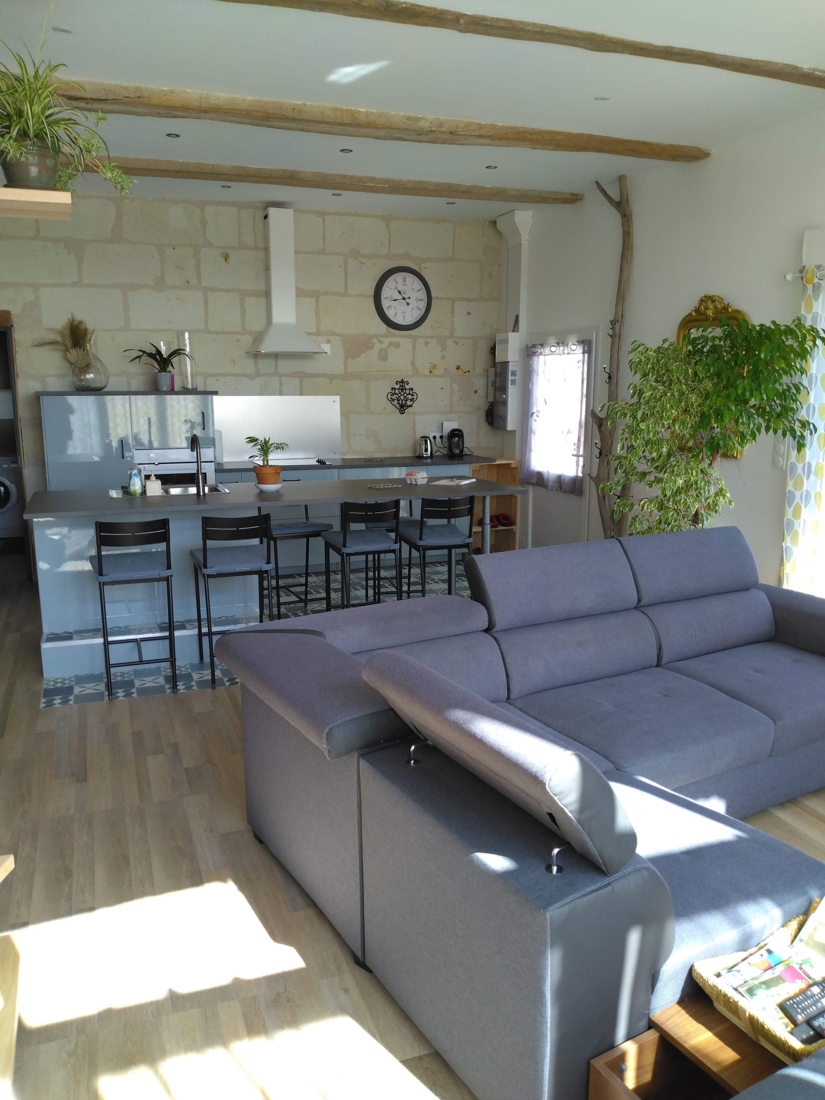 TV, bøker og stereoanlegg