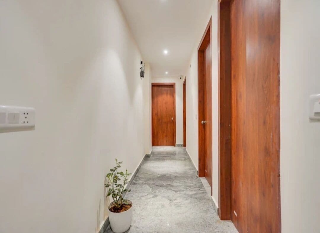 华丽双人房, 城市景观 | 起居区 | 42-英寸LED 电视（配备数码频道）