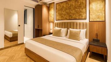 Select Comfort beds, desk, free WiFi, bed sheets