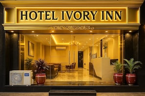 Front of property - SS Hotel (New Delhi)