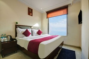 Chambre Deluxe double ou avec lits jumeaux, 1 grand lit, vue sur la ville | Literie hypoallergénique, lit avec matelas en mousse à mémoire