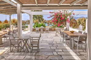 朝食 (コンチネンタル ブレックファスト)、毎日提供 (有料)