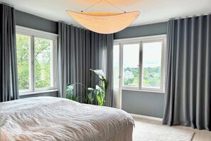 WiFi, bed sheets - Luxury Villa by the Ocean with Cinema (Stocksund)