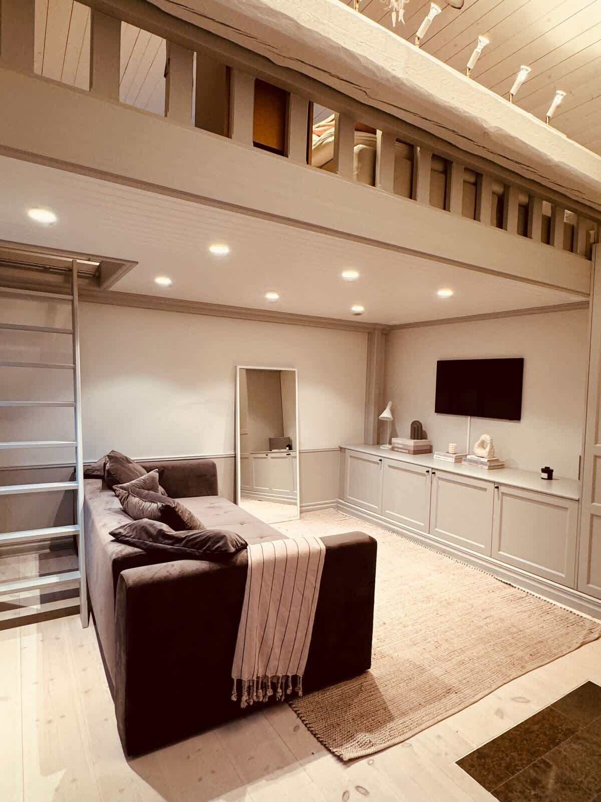 テレビ、暖炉、書斎 / ワークスペース