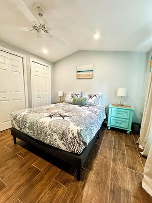 Room - Cozy 2-bedroom house in Bokeelia close to many amenities. (Bokeelia)