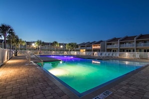 A heated pool - 🌊Steps to Private Beach | Awesome Location | Southern Charm on the Gulf🌊 (Miramar Beach)