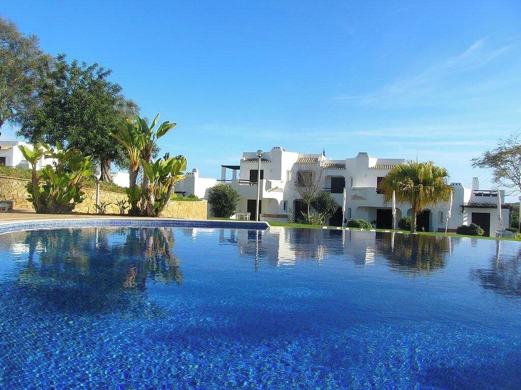 室外游泳池，恒温泳池