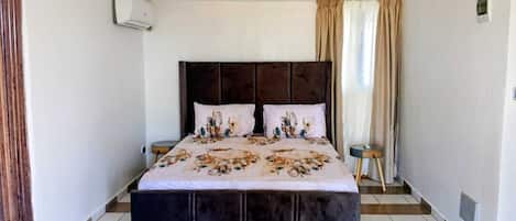 3 bedrooms, bed sheets