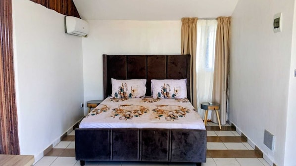 3 bedrooms, bed sheets