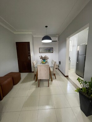 Dining - Spacious one-bedroom apartment on the best street in Barra. (Salvador)