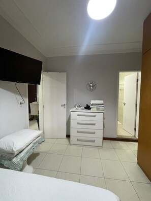 1 bedroom, iron/ironing board, WiFi, bed sheets - Spacious one-bedroom apartment on the best street in Barra. (Salvador)