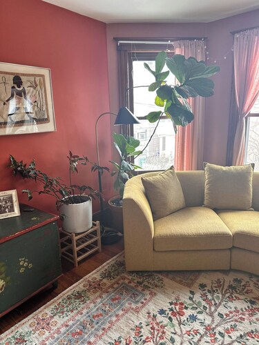 Sunny 2-bedroom apartment in Cambridge