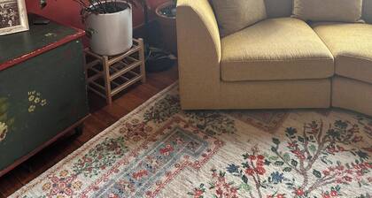 Sunny 2-bedroom apartment in Cambridge