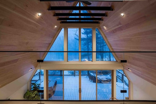 🏔️ Lux Catskills A-Frame: 10m Windham - 4BR+Hot Tub+ Chefs Kitchen