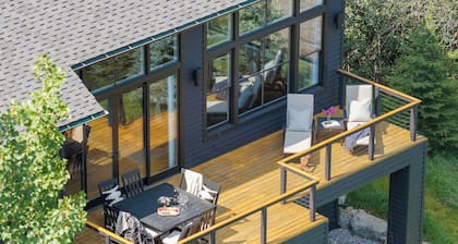 Outpost: Corbet's Haus - Private Hot Tub and A/C