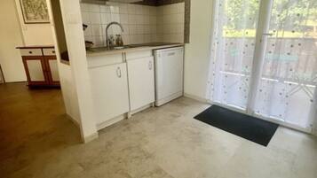 Micro-ondes, four, plaque de cuisson, lave-vaisselle