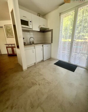 Micro-ondes, four, plaque de cuisson, lave-vaisselle