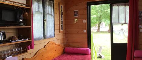 1 quarto, Wi-Fi de cortesia, roupa de cama