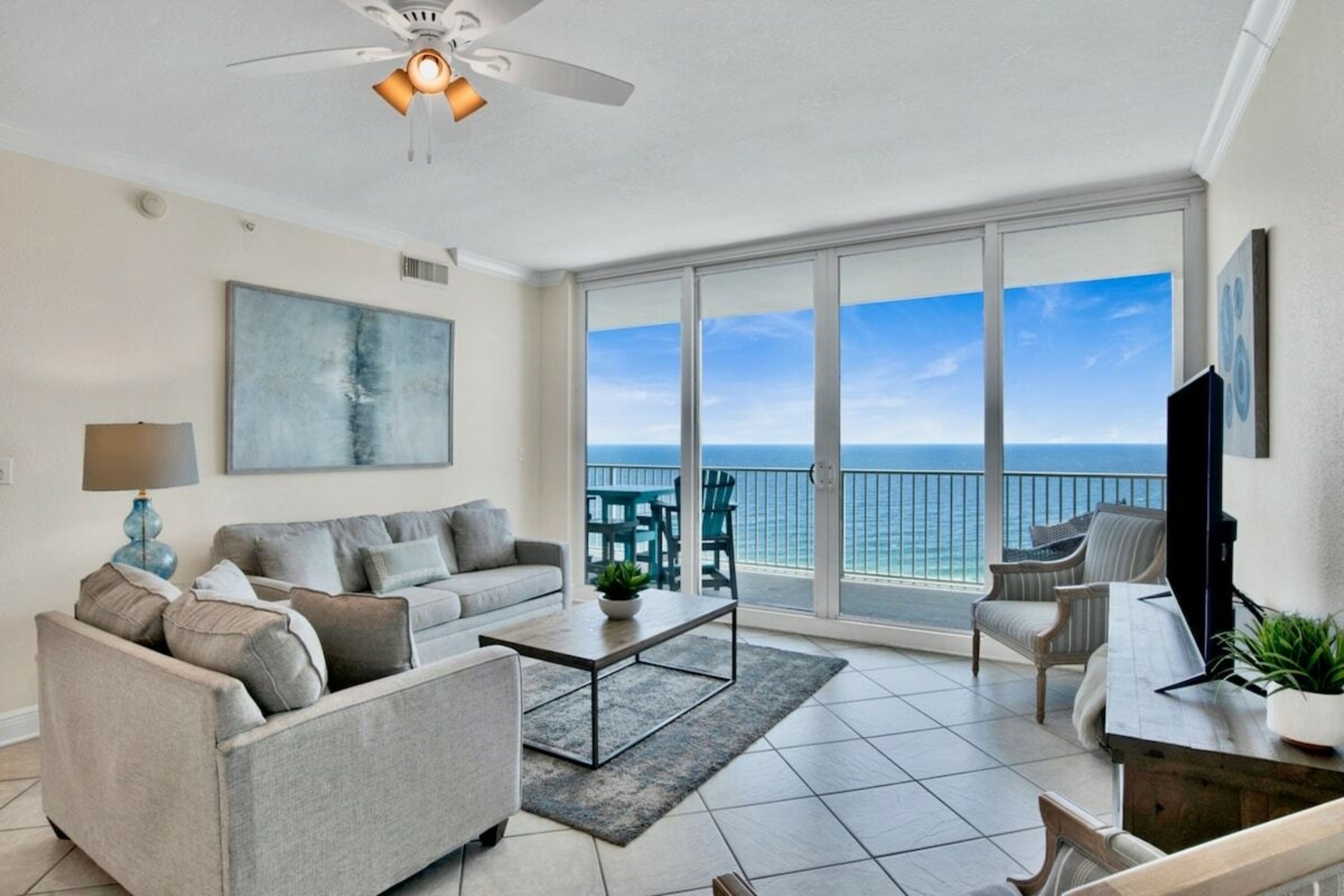 Classic Condo, 3 Bedrooms, Pool Access, Beach View | Living room | 45-inch Smart TV with satellite channels