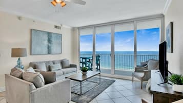 Classic Condo, 3 Bedrooms, Pool Access, Beach View | Living room | 45-inch Smart TV with satellite channels
