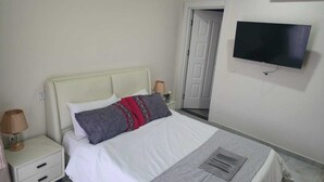 1 bedroom, iron/ironing board, WiFi, bed sheets - Very large 150 m² Studio with 320 degree sea view (Dakar)