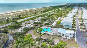 Exterior - 4BR Steps to Pool and Beach includes Golf Cart (Port St. Joe)