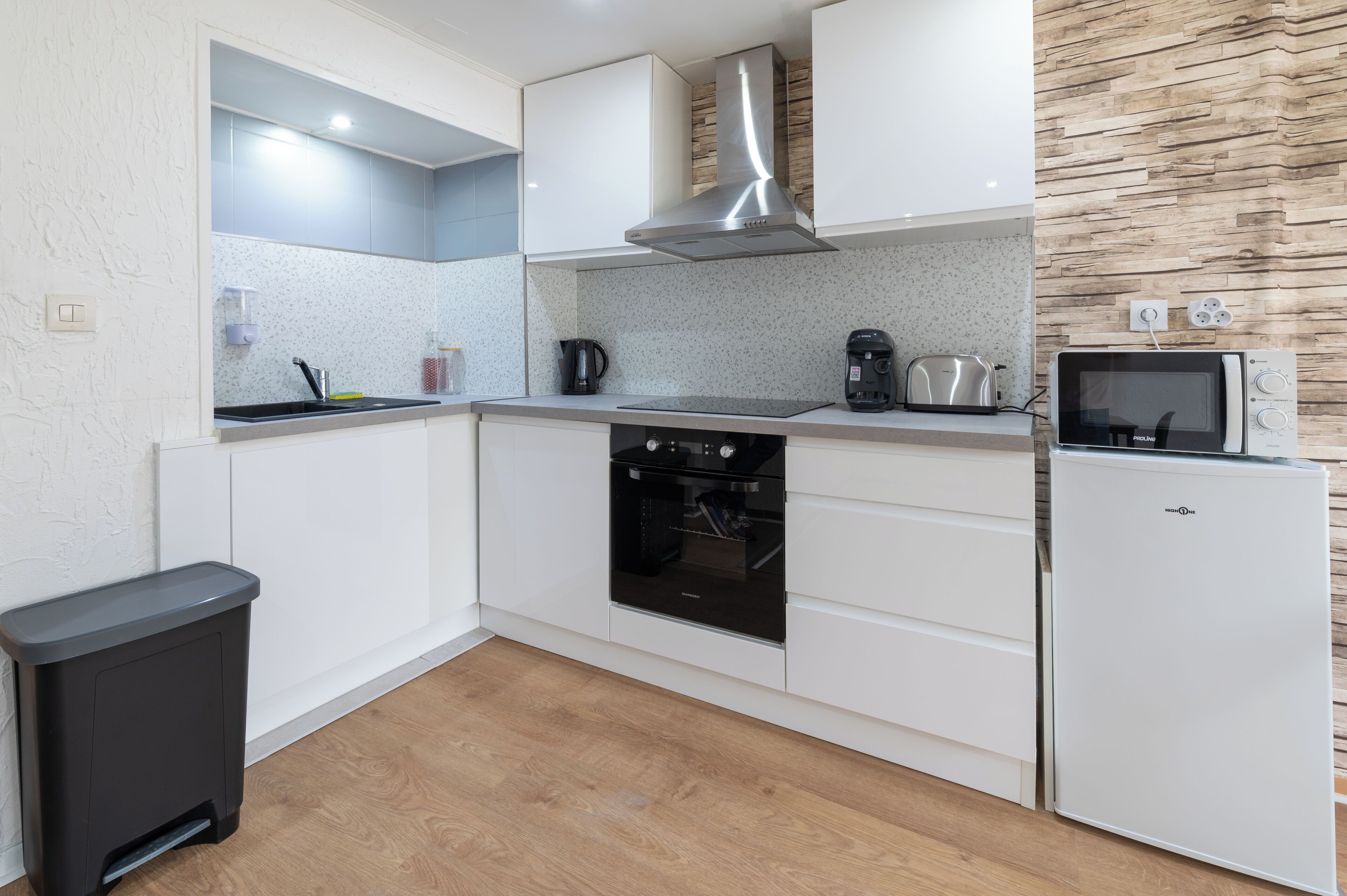 Refrigerador, microondas, horno y parrilla de estufa 